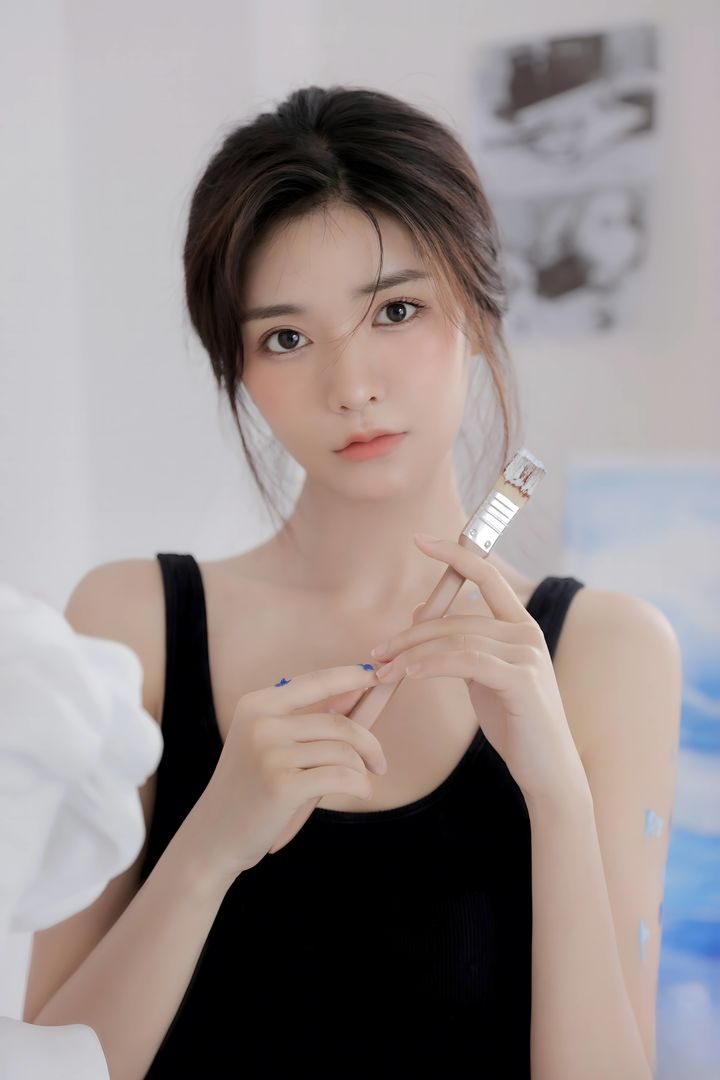 完蛋我被美女包围了